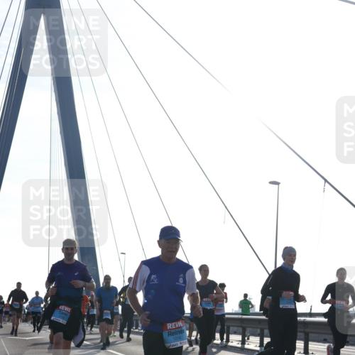 03.10.2026 - Köhlbrandbrückenlauf Tim E. http://msf.ph/oto/10613440 03.10.2026 09:29:58 Position 1 1218 meine-sportfotos.de