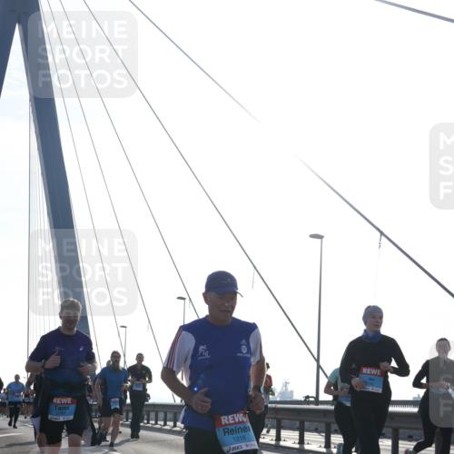 03.10.2026 - Köhlbrandbrückenlauf Tim E. http://msf.ph/oto/10613444 03.10.2026 09:29:58 Position 1 2769, 3741, 1218 meine-sportfotos.de