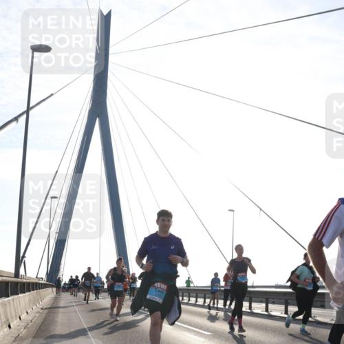 03.10.2026 - Köhlbrandbrückenlauf Tim E. http://msf.ph/oto/10613458 03.10.2026 09:29:59 Position 1  meine-sportfotos.de