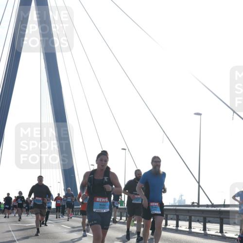 03.10.2026 - Köhlbrandbrückenlauf Tim E. http://msf.ph/oto/10613478 03.10.2026 09:30:01 Position 1 3725 meine-sportfotos.de
