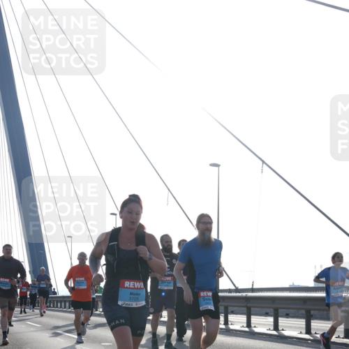 03.10.2026 - Köhlbrandbrückenlauf Tim E. http://msf.ph/oto/10613492 03.10.2026 09:30:01 Position 1 3725 meine-sportfotos.de