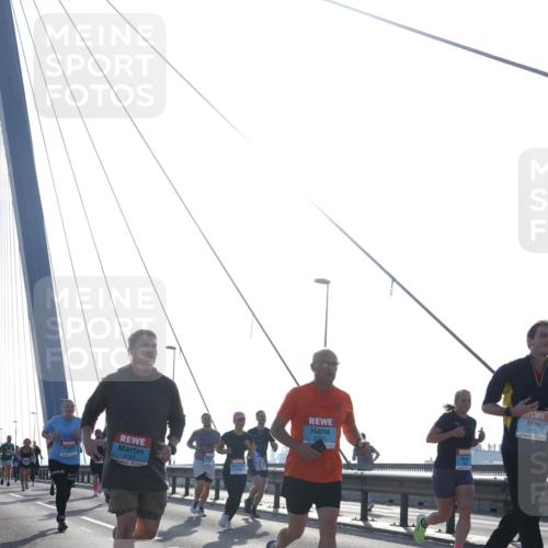 03.10.2026 - Köhlbrandbrückenlauf Tim E. http://msf.ph/oto/10613519 03.10.2026 09:30:04 Position 1 2756, 2460 meine-sportfotos.de