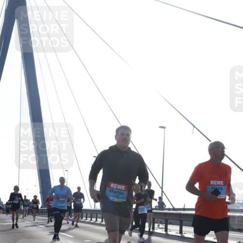 03.10.2026 - Köhlbrandbrückenlauf Tim E. http://msf.ph/oto/10613532 03.10.2026 09:30:04 Position 1 2756 meine-sportfotos.de