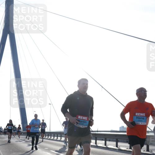03.10.2026 - Köhlbrandbrückenlauf Tim E. http://msf.ph/oto/10613536 03.10.2026 09:30:04 Position 1 2756, 2905 meine-sportfotos.de