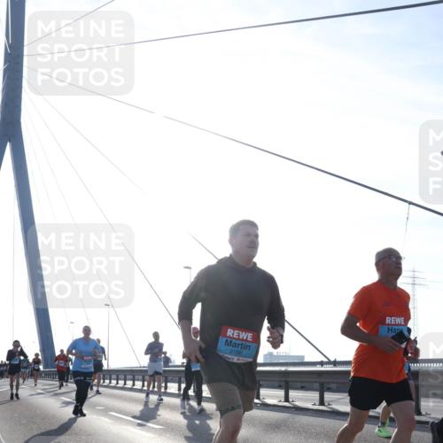 03.10.2026 - Köhlbrandbrückenlauf Tim E. http://msf.ph/oto/10613541 03.10.2026 09:30:05 Position 1 2756 meine-sportfotos.de