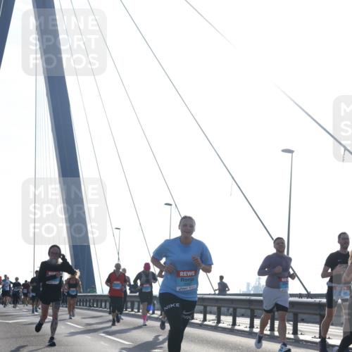 03.10.2026 - Köhlbrandbrückenlauf Tim E. http://msf.ph/oto/10613545 03.10.2026 09:30:06 Position 1  meine-sportfotos.de