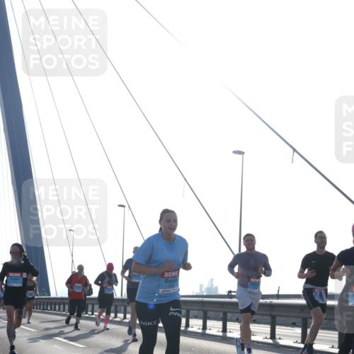 03.10.2026 - Köhlbrandbrückenlauf Tim E. http://msf.ph/oto/10613551 03.10.2026 09:30:06 Position 1  meine-sportfotos.de
