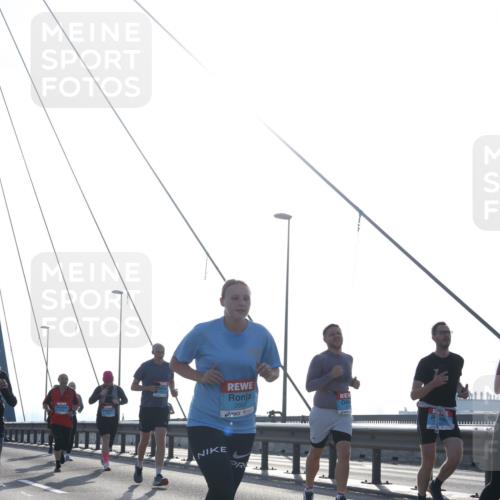 03.10.2026 - Köhlbrandbrückenlauf Tim E. http://msf.ph/oto/10613554 03.10.2026 09:30:06 Position 1 2955 meine-sportfotos.de