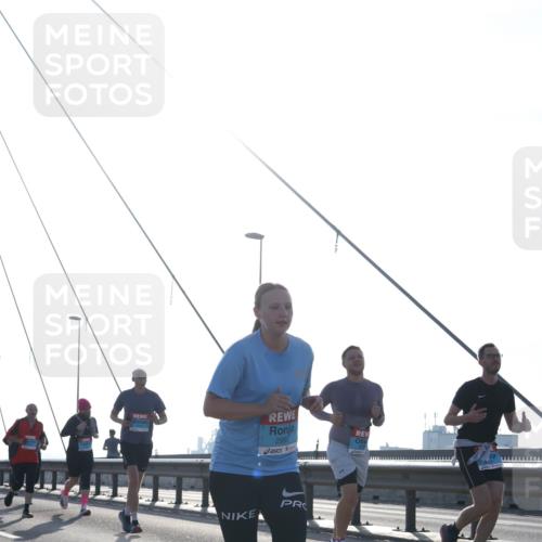 03.10.2026 - Köhlbrandbrückenlauf Tim E. http://msf.ph/oto/10613561 03.10.2026 09:30:07 Position 1 2955 meine-sportfotos.de