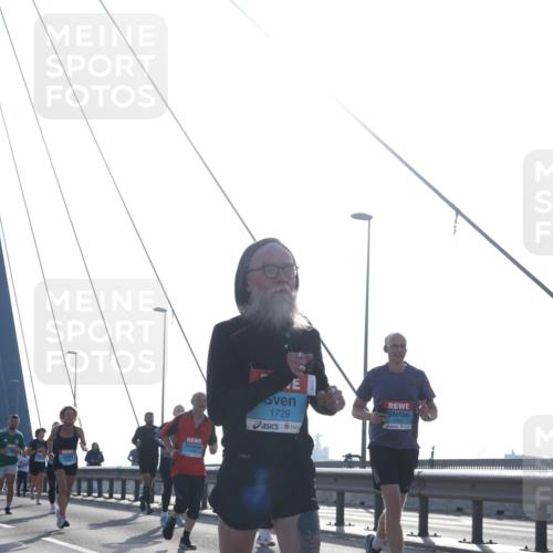 03.10.2026 - Köhlbrandbrückenlauf Tim E. http://msf.ph/oto/10613585 03.10.2026 09:30:08 Position 1 1729 meine-sportfotos.de