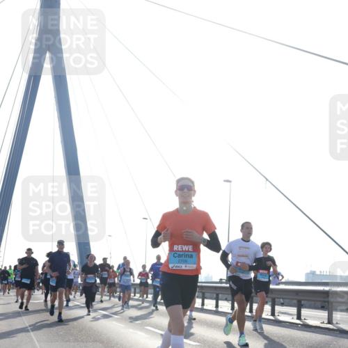 03.10.2026 - Köhlbrandbrückenlauf Tim E. http://msf.ph/oto/10613636 03.10.2026 09:30:16 Position 1 2706 meine-sportfotos.de