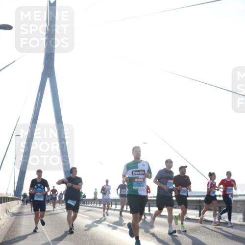 03.10.2026 - Köhlbrandbrückenlauf Tim E. http://msf.ph/oto/10613709 03.10.2026 09:30:21 Position 1 6 meine-sportfotos.de