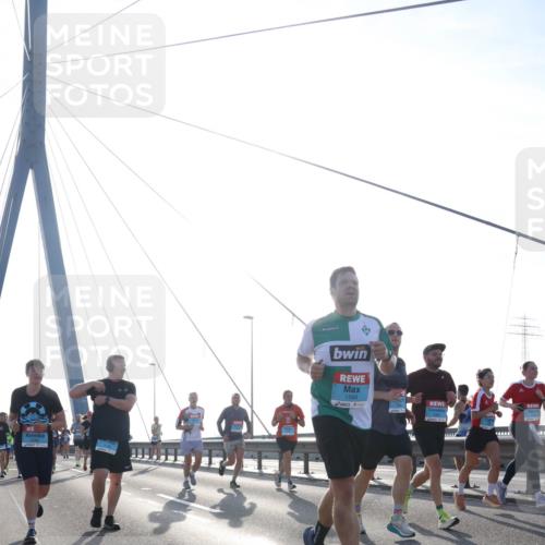 03.10.2026 - Köhlbrandbrückenlauf Tim E. http://msf.ph/oto/10613721 03.10.2026 09:30:22 Position 1 1569 meine-sportfotos.de