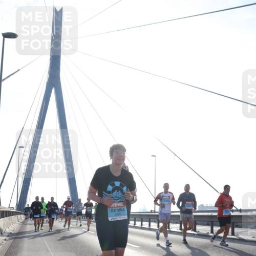 03.10.2026 - Köhlbrandbrückenlauf Tim E. http://msf.ph/oto/10613735 03.10.2026 09:30:23 Position 1 2565 meine-sportfotos.de