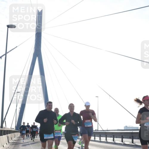 03.10.2026 - Köhlbrandbrückenlauf Tim E. http://msf.ph/oto/10613781 03.10.2026 09:30:27 Position 1 2433 meine-sportfotos.de