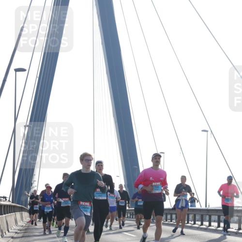 03.10.2026 - Köhlbrandbrückenlauf Tim E. http://msf.ph/oto/10613793 03.10.2026 09:30:28 Position 1 28221, 2549 meine-sportfotos.de