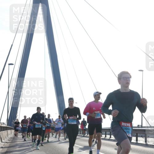03.10.2026 - Köhlbrandbrückenlauf Tim E. http://msf.ph/oto/10613817 03.10.2026 09:30:30 Position 1 549 meine-sportfotos.de