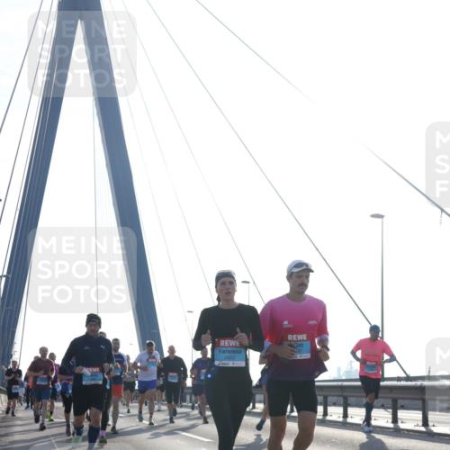 03.10.2026 - Köhlbrandbrückenlauf Tim E. http://msf.ph/oto/10613831 03.10.2026 09:30:31 Position 1 2822 meine-sportfotos.de