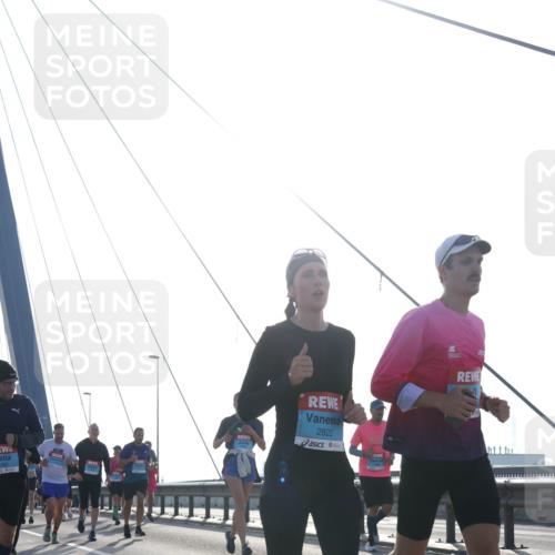 03.10.2026 - Köhlbrandbrückenlauf Tim E. http://msf.ph/oto/10613850 03.10.2026 09:30:32 Position 1 2822 meine-sportfotos.de