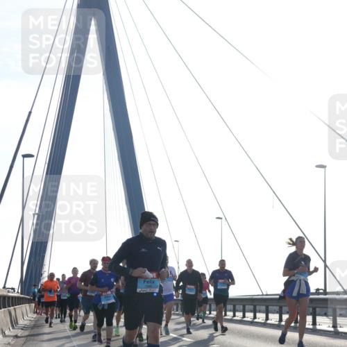 03.10.2026 - Köhlbrandbrückenlauf Tim E. http://msf.ph/oto/10613854 03.10.2026 09:30:32 Position 1  meine-sportfotos.de