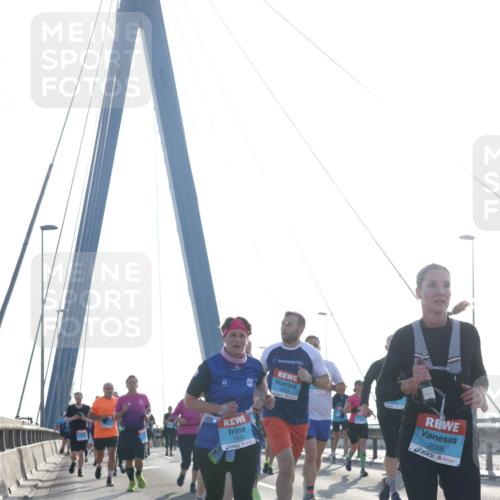 03.10.2026 - Köhlbrandbrückenlauf Tim E. http://msf.ph/oto/10613900 03.10.2026 09:30:34 Position 1 1843, 2096 meine-sportfotos.de