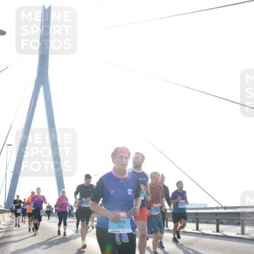 03.10.2026 - Köhlbrandbrückenlauf Tim E. http://msf.ph/oto/10613912 03.10.2026 09:30:35 Position 1 1843 meine-sportfotos.de