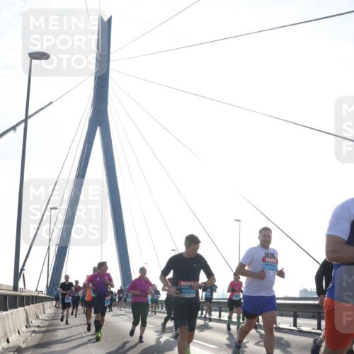 03.10.2026 - Köhlbrandbrückenlauf Tim E. http://msf.ph/oto/10613918 03.10.2026 09:30:36 Position 1 1741 meine-sportfotos.de