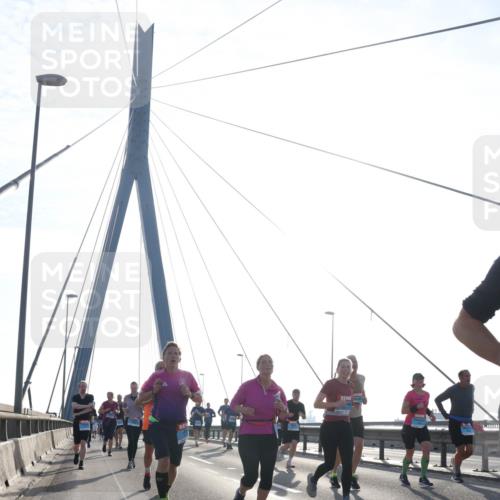 03.10.2026 - Köhlbrandbrückenlauf Tim E. http://msf.ph/oto/10613941 03.10.2026 09:30:38 Position 1  meine-sportfotos.de