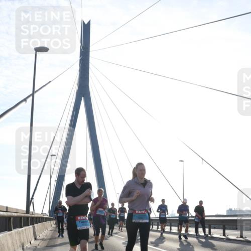 03.10.2026 - Köhlbrandbrückenlauf Tim E. http://msf.ph/oto/10613997 03.10.2026 09:30:41 Position 1 1211, 3842 meine-sportfotos.de