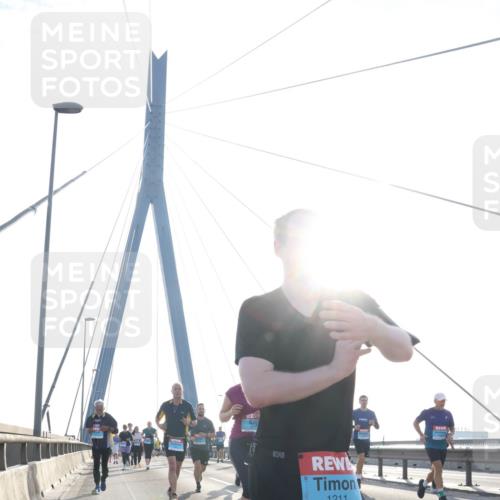 03.10.2026 - Köhlbrandbrückenlauf Tim E. http://msf.ph/oto/10614019 03.10.2026 09:30:42 Position 1 1211 meine-sportfotos.de