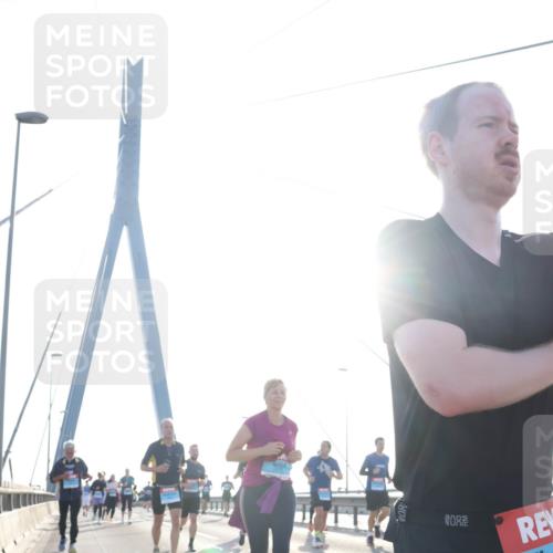 03.10.2026 - Köhlbrandbrückenlauf Tim E. http://msf.ph/oto/10614025 03.10.2026 09:30:42 Position 1 1 meine-sportfotos.de