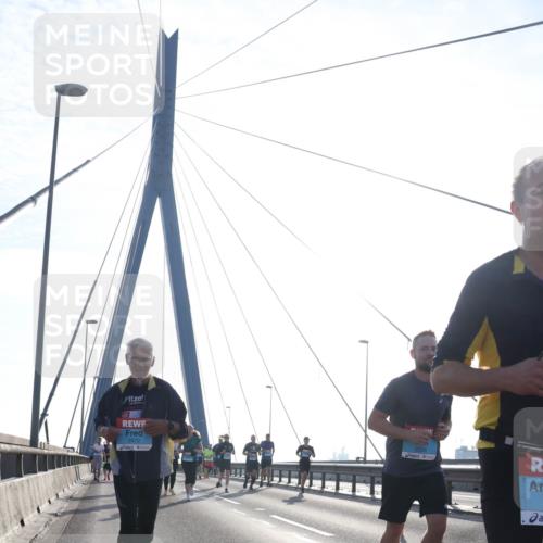 03.10.2026 - Köhlbrandbrückenlauf Tim E. http://msf.ph/oto/10614061 03.10.2026 09:30:45 Position 1 3, 2472 meine-sportfotos.de