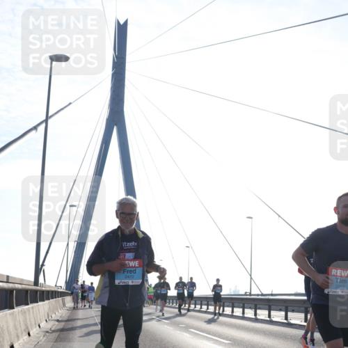 03.10.2026 - Köhlbrandbrückenlauf Tim E. http://msf.ph/oto/10614070 03.10.2026 09:30:46 Position 1 2472, 2205 meine-sportfotos.de