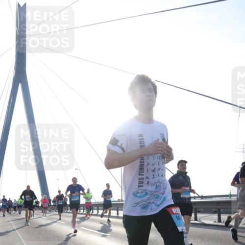 03.10.2026 - Köhlbrandbrückenlauf Tim E. http://msf.ph/oto/10614143 03.10.2026 09:30:51 Position 1  meine-sportfotos.de