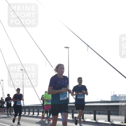 03.10.2026 - Köhlbrandbrückenlauf Tim E. http://msf.ph/oto/10614158 03.10.2026 09:30:52 Position 1 3397 meine-sportfotos.de