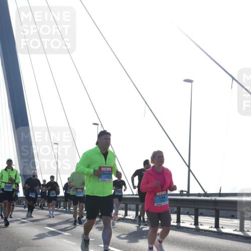 03.10.2026 - Köhlbrandbrückenlauf Tim E. http://msf.ph/oto/10614210 03.10.2026 09:30:57 Position 1 2159 meine-sportfotos.de