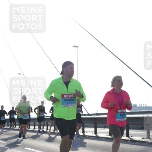 03.10.2026 - Köhlbrandbrückenlauf Tim E. http://msf.ph/oto/10614224 03.10.2026 09:30:58 Position 1 2159, 2806 meine-sportfotos.de