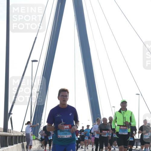 03.10.2026 - Köhlbrandbrückenlauf Tim E. http://msf.ph/oto/10614233 03.10.2026 09:31:00 Position 1 1799, 2989 meine-sportfotos.de