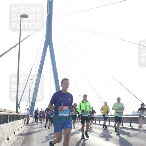 03.10.2026 - Köhlbrandbrückenlauf Tim E. http://msf.ph/oto/10614248 03.10.2026 09:31:01 Position 1 1799 meine-sportfotos.de