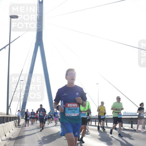 03.10.2026 - Köhlbrandbrückenlauf Tim E. http://msf.ph/oto/10614251 03.10.2026 09:31:01 Position 1 1799 meine-sportfotos.de