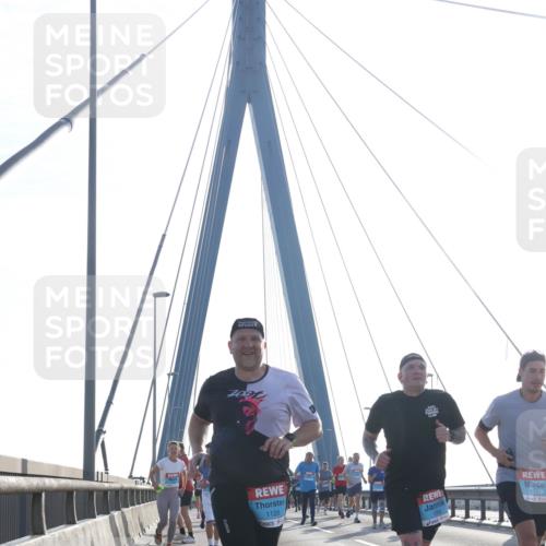 03.10.2026 - Köhlbrandbrückenlauf Tim E. http://msf.ph/oto/10614345 03.10.2026 09:31:08 Position 1 1128, 2781 meine-sportfotos.de