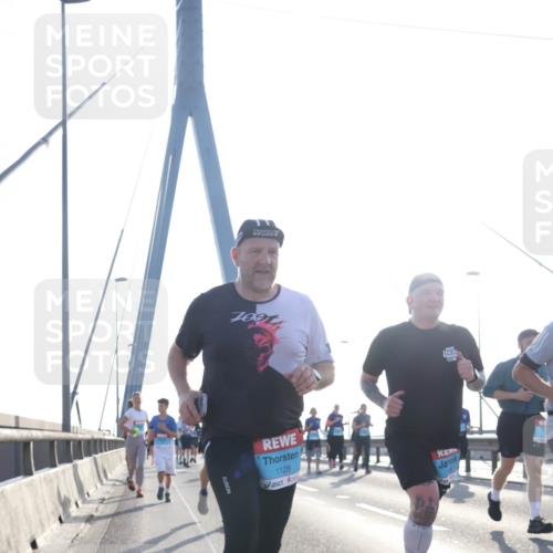 03.10.2026 - Köhlbrandbrückenlauf Tim E. http://msf.ph/oto/10614356 03.10.2026 09:31:08 Position 1 1128 meine-sportfotos.de