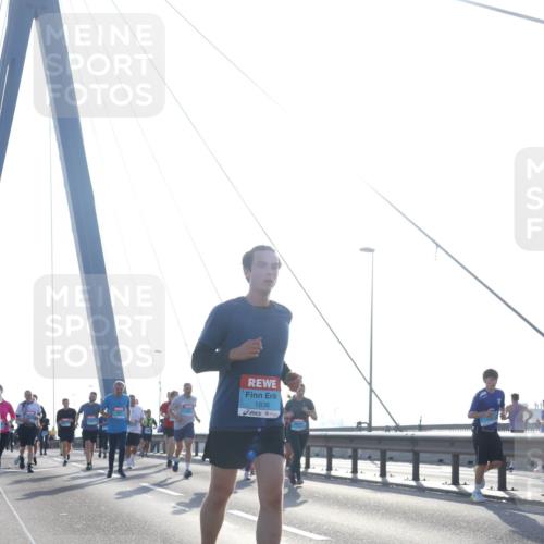 03.10.2026 - Köhlbrandbrückenlauf Tim E. http://msf.ph/oto/10614372 03.10.2026 09:31:10 Position 1 1836 meine-sportfotos.de