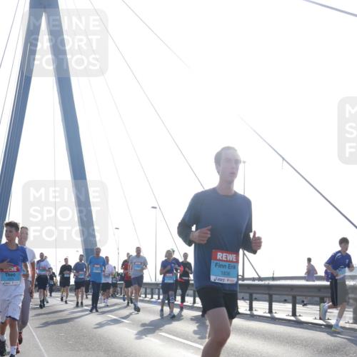 03.10.2026 - Köhlbrandbrückenlauf Tim E. http://msf.ph/oto/10614379 03.10.2026 09:31:10 Position 1 1836 meine-sportfotos.de