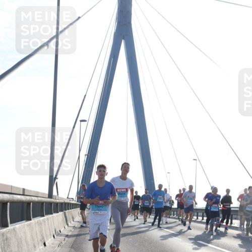 03.10.2026 - Köhlbrandbrückenlauf Tim E. http://msf.ph/oto/10614381 03.10.2026 09:31:11 Position 1 1272 meine-sportfotos.de