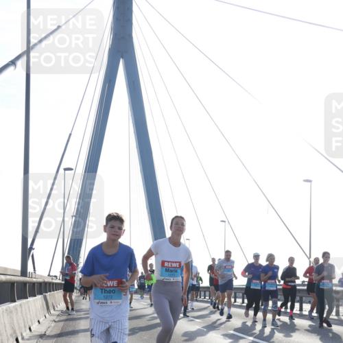 03.10.2026 - Köhlbrandbrückenlauf Tim E. http://msf.ph/oto/10614389 03.10.2026 09:31:12 Position 1 1272, 1271 meine-sportfotos.de