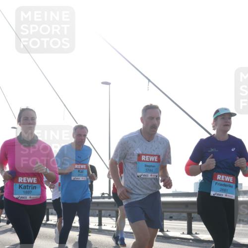 03.10.2026 - Köhlbrandbrückenlauf Tim E. http://msf.ph/oto/10614434 03.10.2026 09:31:15 Position 1 1897, 2912, 3744, 2681 meine-sportfotos.de