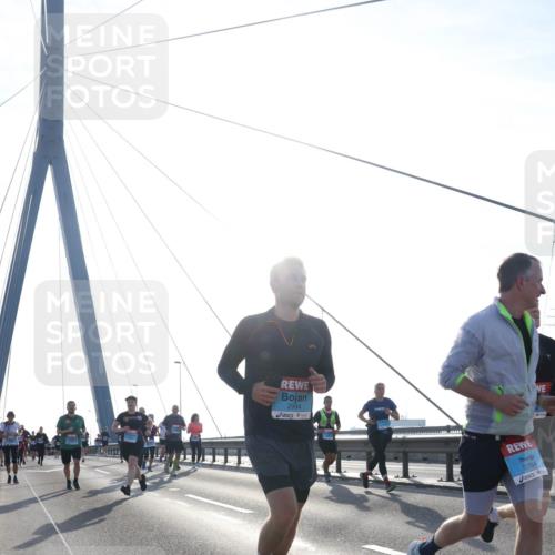 03.10.2026 - Köhlbrandbrückenlauf Tim E. http://msf.ph/oto/10614479 03.10.2026 09:31:19 Position 1 2994, 3764 meine-sportfotos.de
