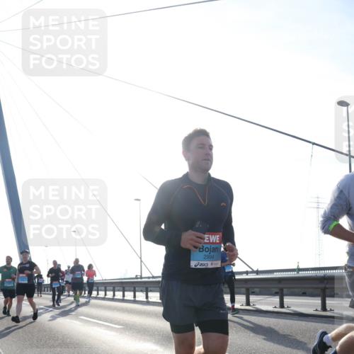 03.10.2026 - Köhlbrandbrückenlauf Tim E. http://msf.ph/oto/10614483 03.10.2026 09:31:19 Position 1 2994 meine-sportfotos.de