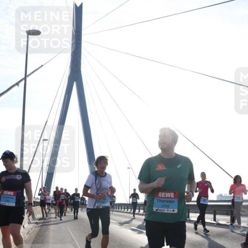 03.10.2026 - Köhlbrandbrückenlauf Tim E. http://msf.ph/oto/10614531 03.10.2026 09:31:24 Position 1 1783, 2636 meine-sportfotos.de